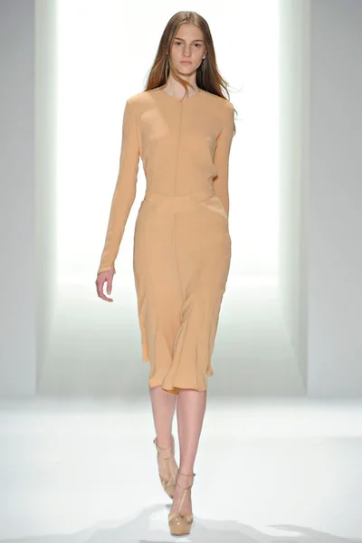 Look 3